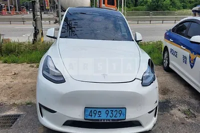 Photo 1 of 7: 2021 Tesla Model Y LongRange, VIN 5YJYGDEE9MF284844 — Korean insurance auction