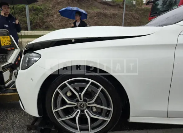 Photo 2 of 24: 2021 Mercedes-Benz E220d 4Matic — Korean insurance auction