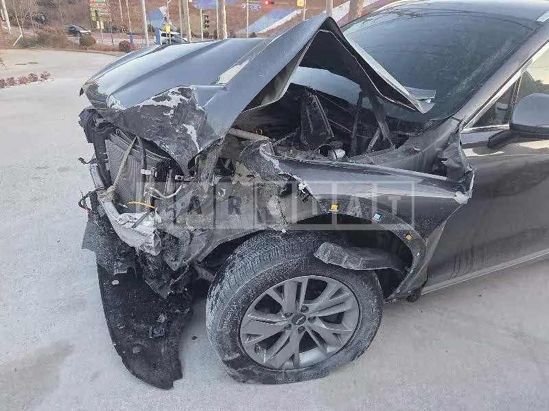 Photo 2 of 21: 2021 Genesis GV70, VIN KMTMA81BDMU028280 — Korean insurance auction