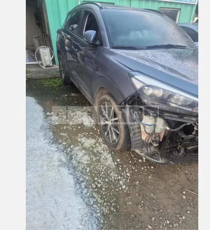 Photo 3 of 3: 2015 Hyundai Tucson TL — Korean insurance auction
