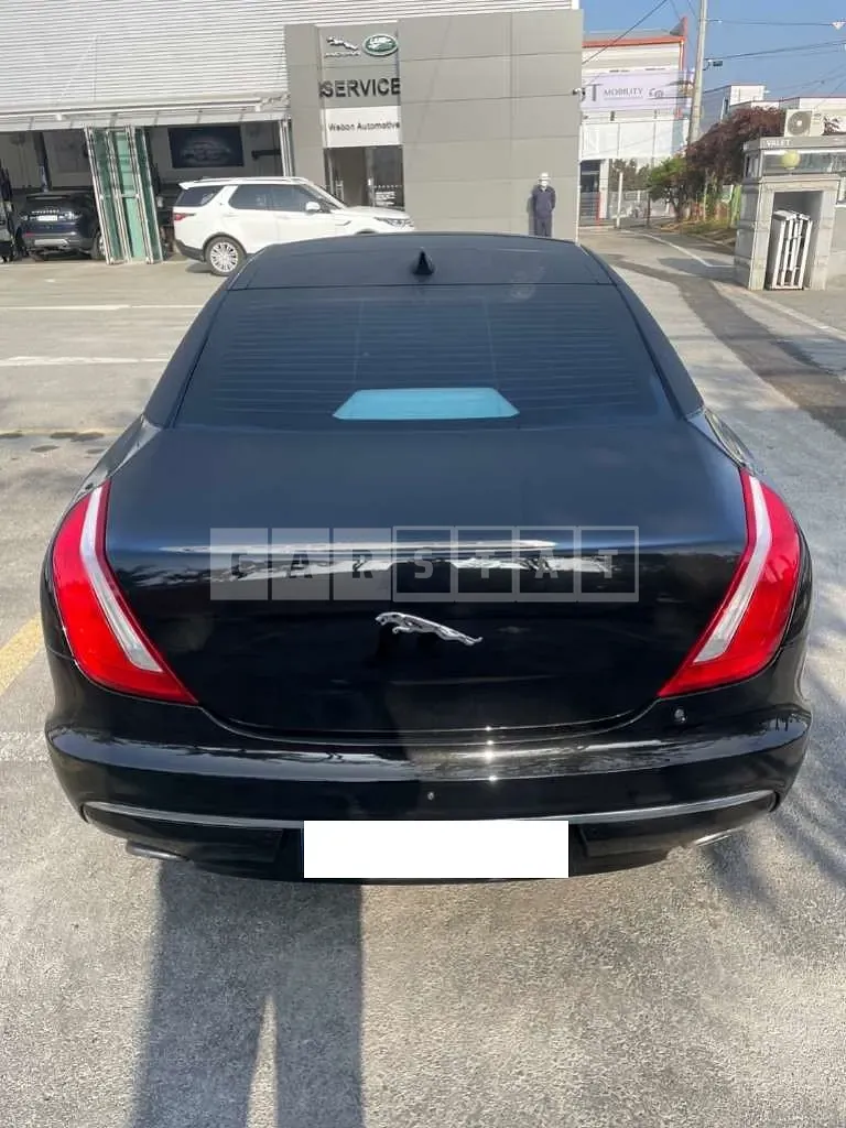 Photo 2 of 14: 2017 Jaguar XJ 3.0d, VIN SAJAA1295HNW13007 — Korean insurance auction