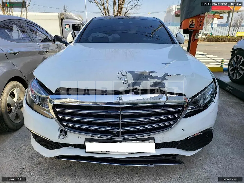 Photo 2 of 28: 2019 Mercedes-Benz E300 4Matic, VIN WDDZF4KB2KA641844 — Korean insurance auction