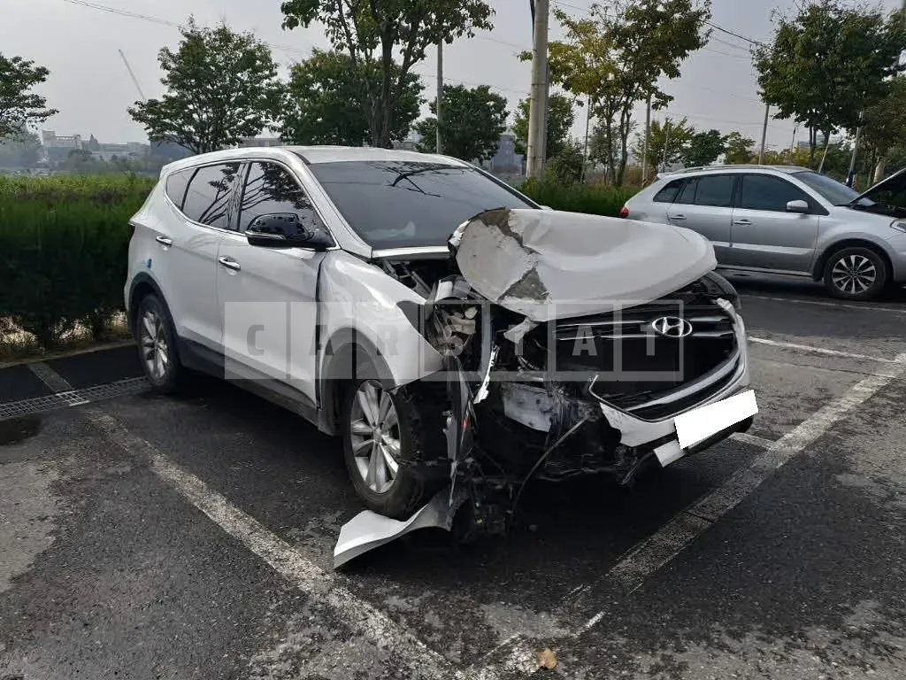 Photo 2 of 7: 2015 Hyundai Santa Fe, VIN KMHSU81UBGU593499 — Korean insurance auction