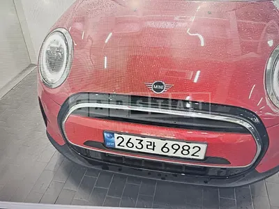 Photo 1 of 18: 2022 MINI Cooper — Korean insurance auction