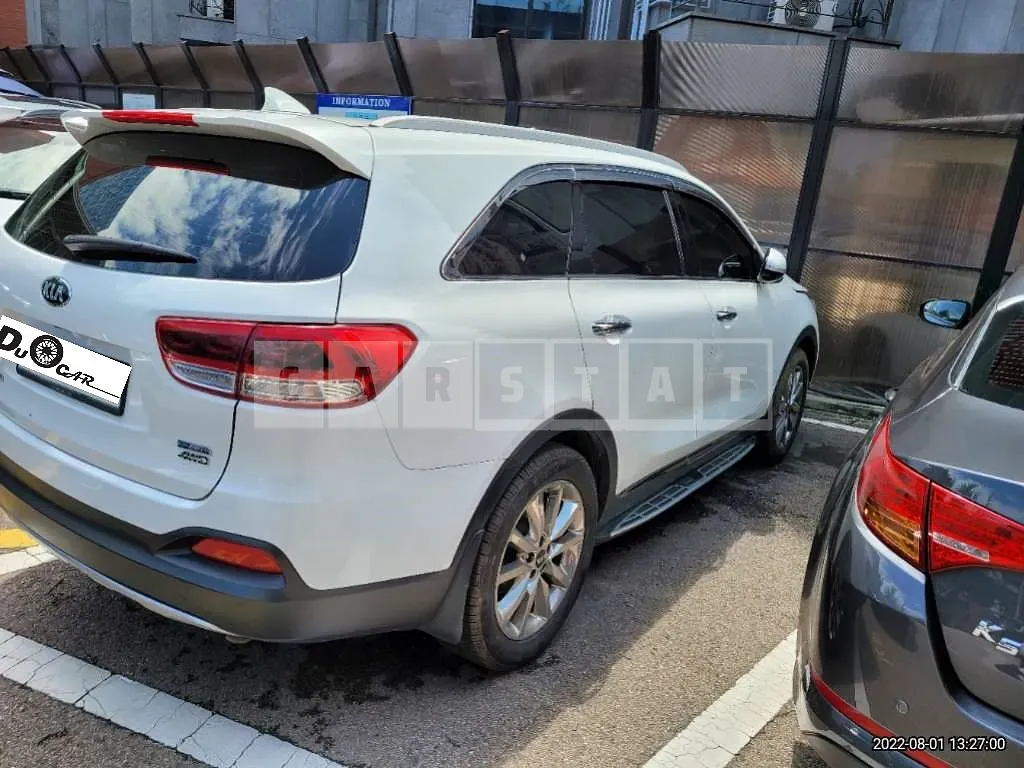 Photo 2 of 8: 2017 Kia Sorento, VIN KNAPH81ADHA291530 — Korean insurance auction