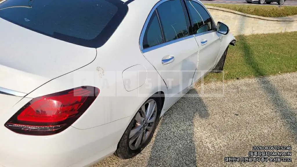 Photo 2 of 9: 2020 Mercedes-Benz C200 — Korean insurance auction