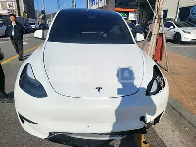 Photo 1 of 30: 2024 Tesla Model Y RWD, VIN LRWYGCFS9RC159522 — Korean insurance auction