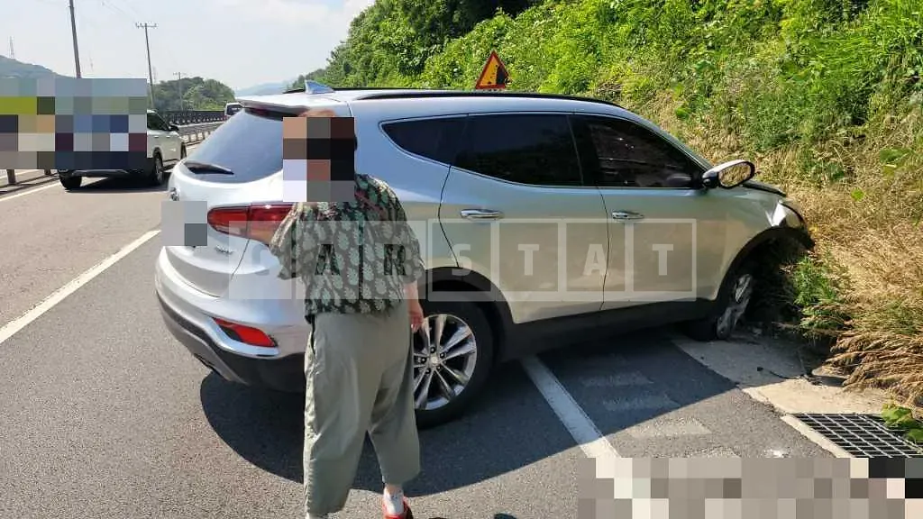 Photo 2 of 13: 2016 Hyundai Santa Fe DM — Korean insurance auction