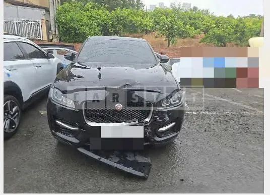 Photo 2 of 39: 2016 Jaguar F-Pace 20d, VIN SADCA2BN1HA047009 — Korean insurance auction