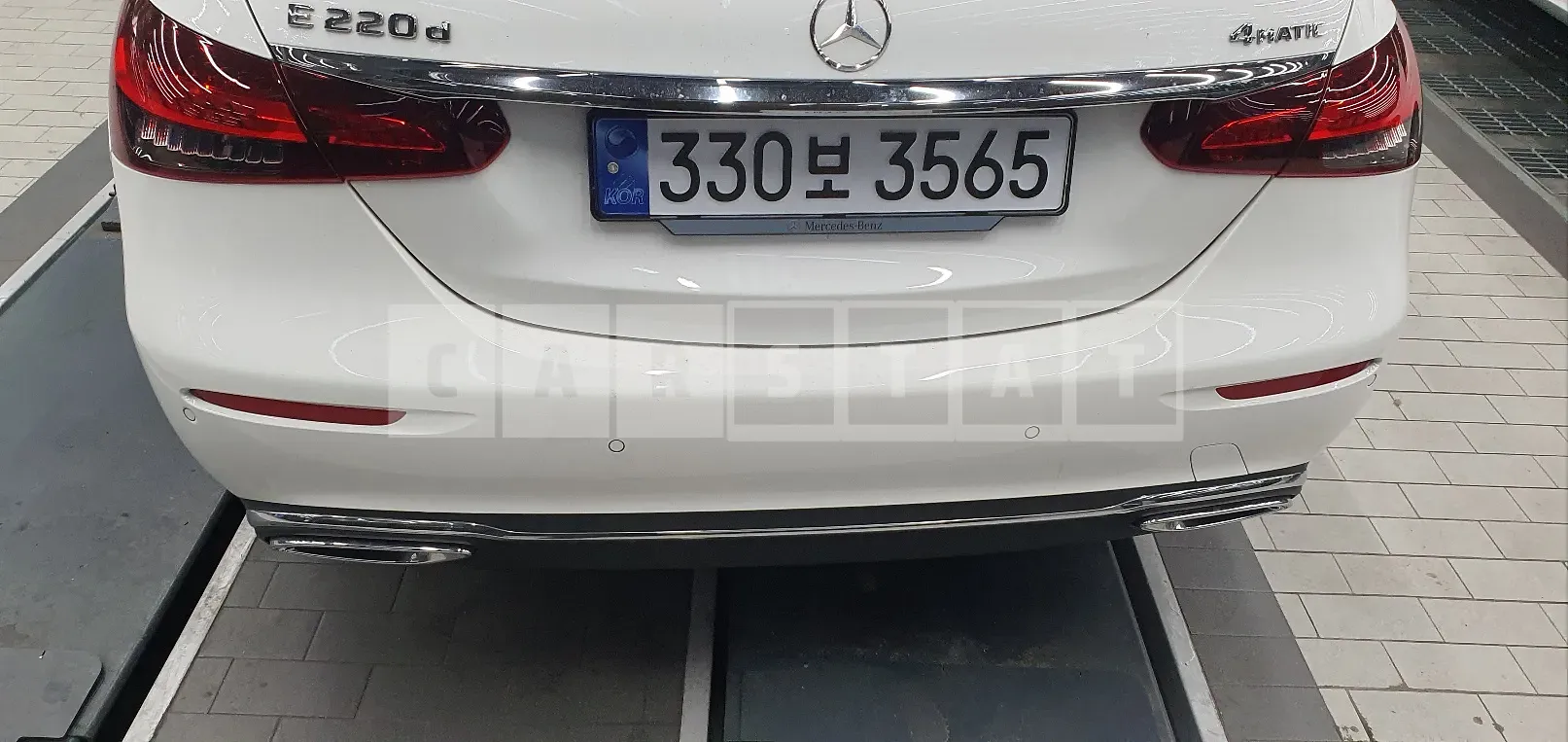 Photo 2 of 14: 2023 Mercedes-Benz E220 d 4Matic, VIN W1KZF0FB4PB165956 — Korean insurance auction