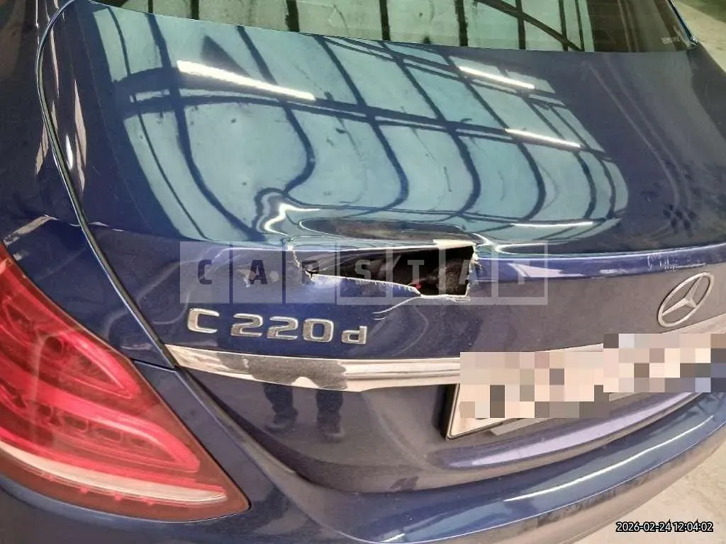 Photo 2 of 33: 2016 Mercedes-Benz C220 d — Korean insurance auction