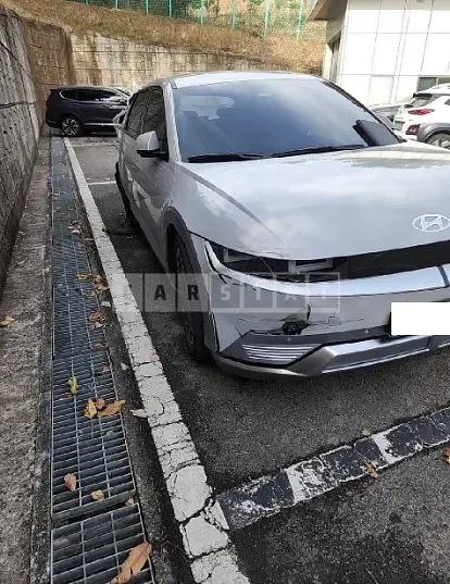 Photo 2 of 32: 2022 Hyundai Modern Ionic 5, VIN KMHKR81AFNU018326 — Korean insurance auction