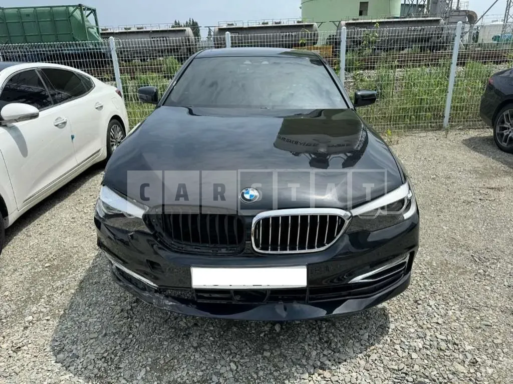 Photo 2 of 17: 2020 BMW 520i Luxury — Korean insurance auction