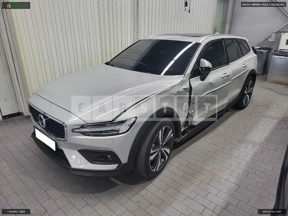 Photo 2 of 12: 2020 Volvo V60 CCB5 AWD, VIN YV1ZZL12CM1067016 — Korean insurance auction