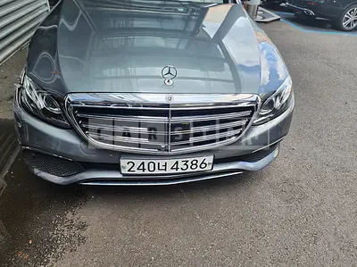 Photo 1 of 20: 2020 Mercedes-Benz E300 4Matic, VIN W1KZF4KB4LA800462 — Korean insurance auction