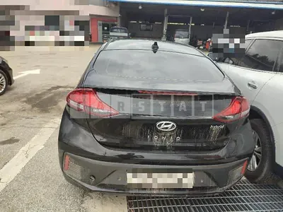 Photo 1 of 43: 2019 Hyundai IONIQ Hybrid, VIN KMHC851CGLU192660 — Korean insurance auction