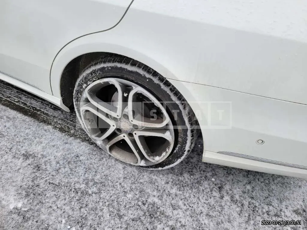 Photo 2 of 8: 2015 Mercedes-Benz E250 BlueTec 4Matic, VIN WDDHF9HB4FB105770 — Korean insurance auction