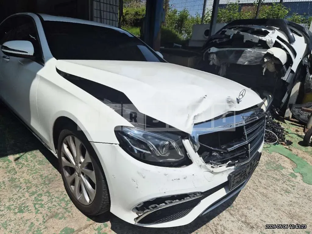 Photo 2 of 17: 2016 Mercedes-Benz E220 d — Korean insurance auction