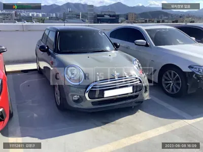 Photo 1 of 7: 2015 MINI Cooper 5 Door, VIN WMWXS5103F2B09134 — Korean insurance auction