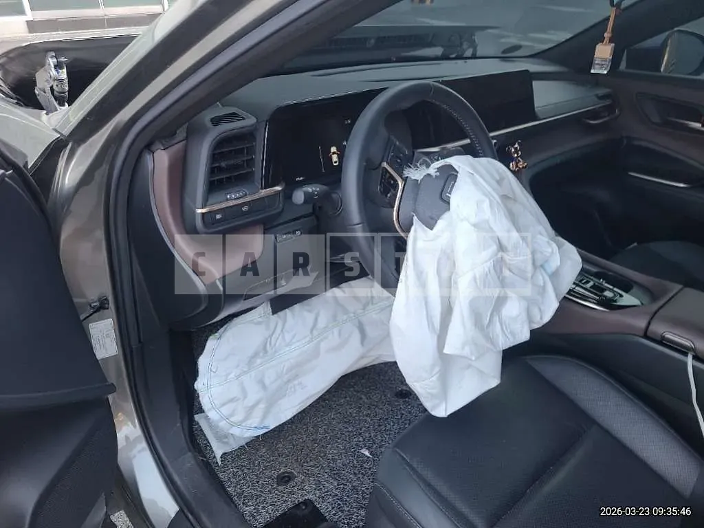 Photo 2 of 38: 2023 Toyota Crown Hybrid — Korean insurance auction