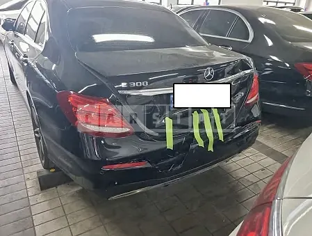 Photo 2 of 9: 2019 Mercedes-Benz E300, VIN WDDZF4JB8KA522276 — Korean insurance auction