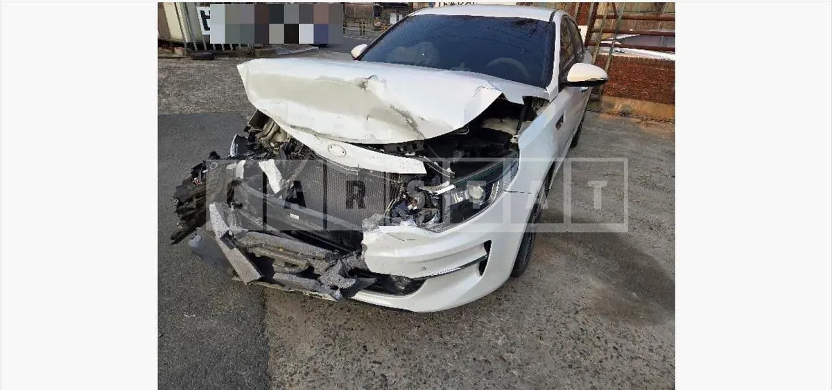 Photo 2 of 10: 2015 Kia K5 — Korean insurance auction