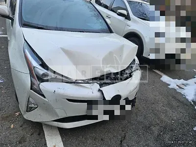 Photo 1 of 13: 2017 Toyota Prius — Korean insurance auction
