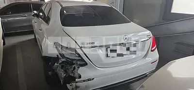 Photo 1 of 47: 2017 Mercedes-Benz E300 4Matic, VIN WDDZF4KB0JA320366 — Korean insurance auction