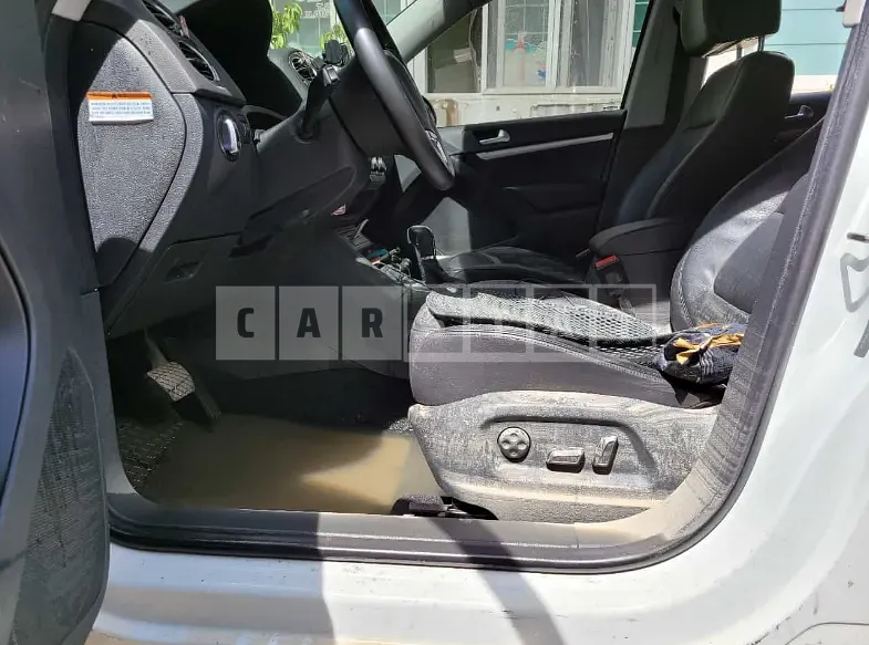 Photo 2 of 21: 2015 Volkswagen Tiguan 2.0 TDI Blue Motion, VIN WVGZZZ5NZFW551985 — Korean insurance auction