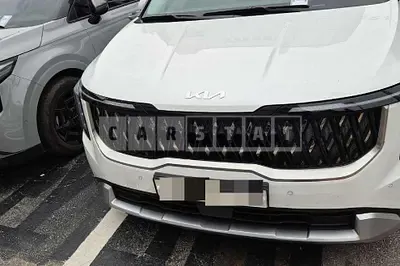 Photo 1 of 33: 2024 Kia Carnival — Korean insurance auction