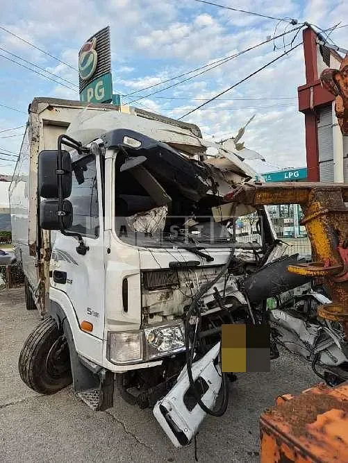 Photo 2 of 30: 2016 Hyundai Mega Truck 5 Ton — Korean insurance auction