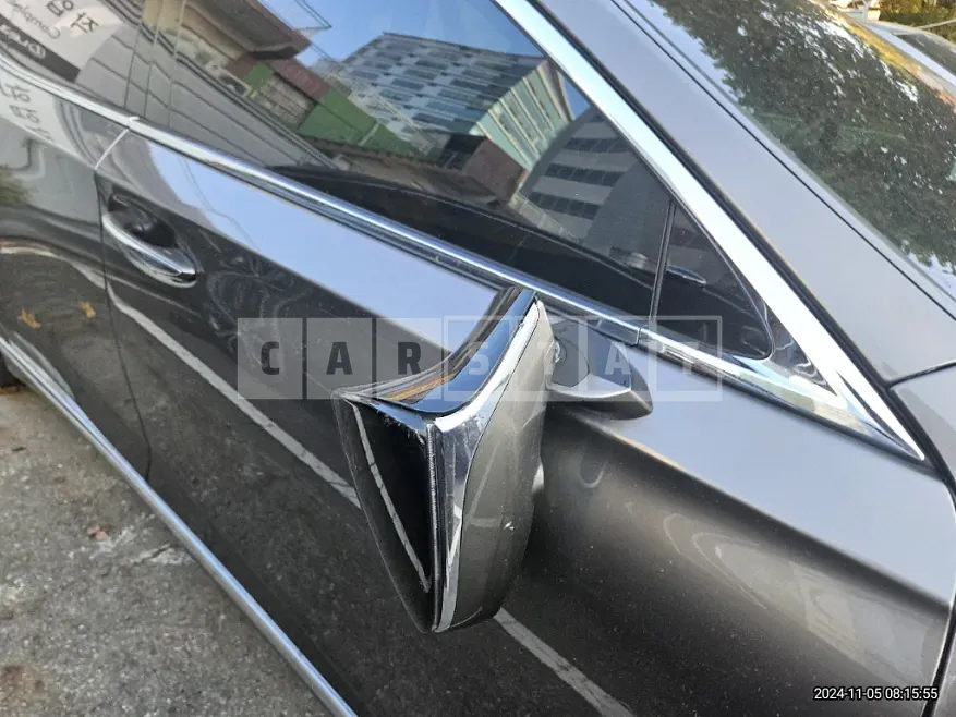 Photo 2 of 37: 2021 Lexus LS500 AWD — Korean insurance auction