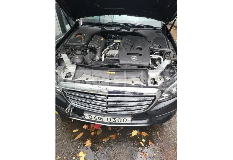 Photo 2 of 15: 2017 Mercedes-Benz E300, VIN WDDZF4JB2HA140625 — Korean insurance auction