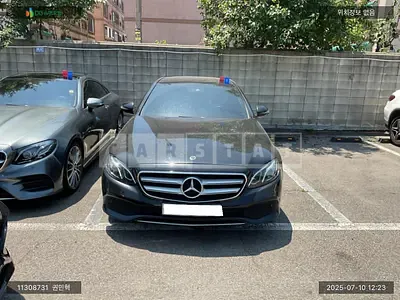 Photo 1 of 17: 2019 Mercedes-Benz E300, VIN WDDZF4JB9KA685308 — Korean insurance auction