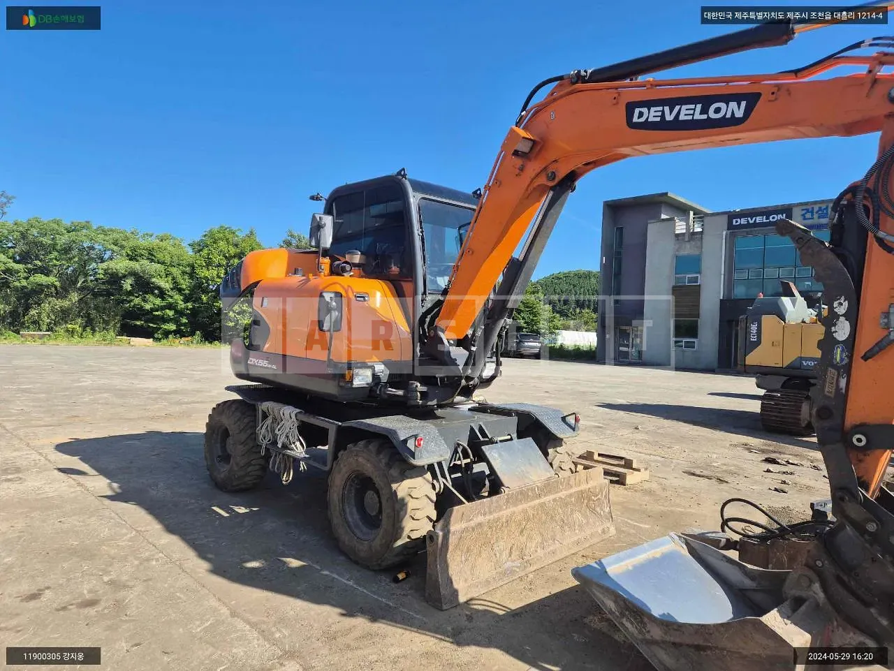 Photo 2 of 46: 2022 Excavator /DX55W-5, VIN DHKCEWAXKN6004990 — Korean insurance auction