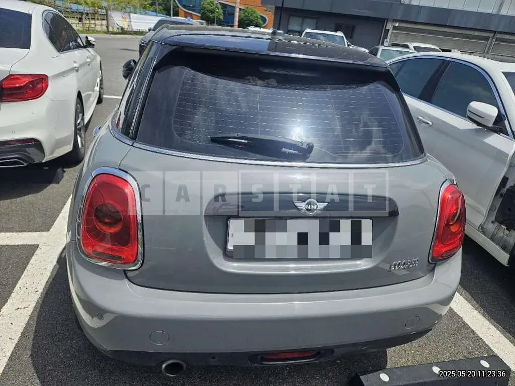 Photo 2 of 13: 2016 MINI Cooper Five-Door — Korean insurance auction