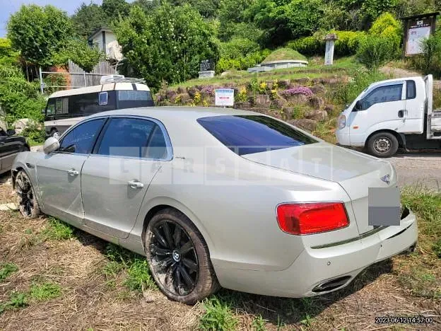Photo 2 of 13: 2014 Bentley Flying Spur W12 — Korean insurance auction