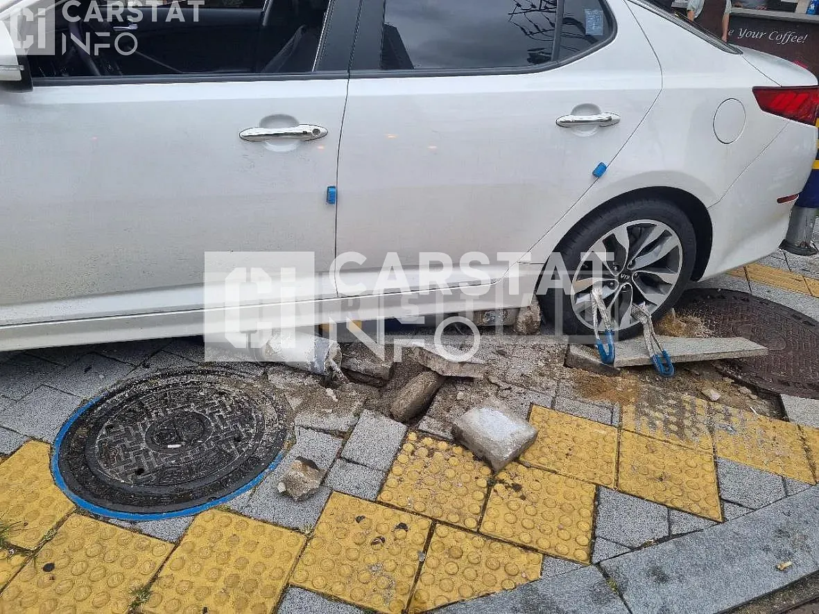 Photo 2 of 14: 2014 Kia K5 2.0 — Korean insurance auction