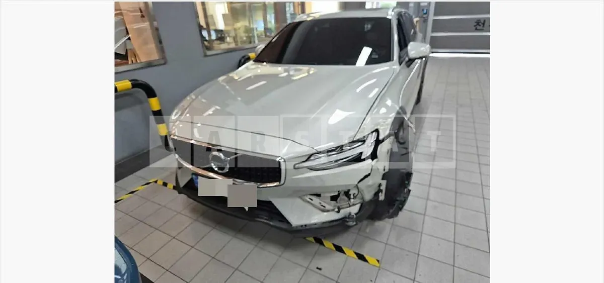 Photo 2 of 15: 2022 Volvo V60CCB5 AWD — Korean insurance auction
