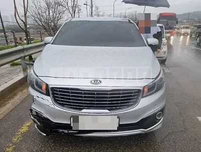 Photo 1 of 8: 2017 Kia Carnivals — Korean insurance auction