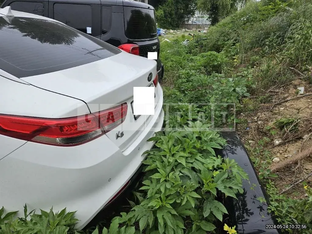 Photo 2 of 7: 2016 Kia K5 — Korean insurance auction