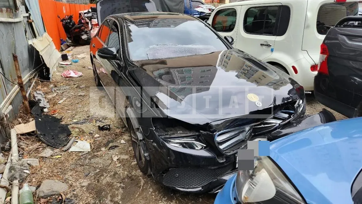 Photo 2 of 15: 2018 Mercedes-Benz E 300 avantgarde(2018.10.1～), VIN WDDZF4JB1KA579192 — Korean insurance auction