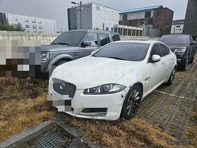 Photo 1 of 25: 2015 Jaguar XF 2.2d — Korean insurance auction