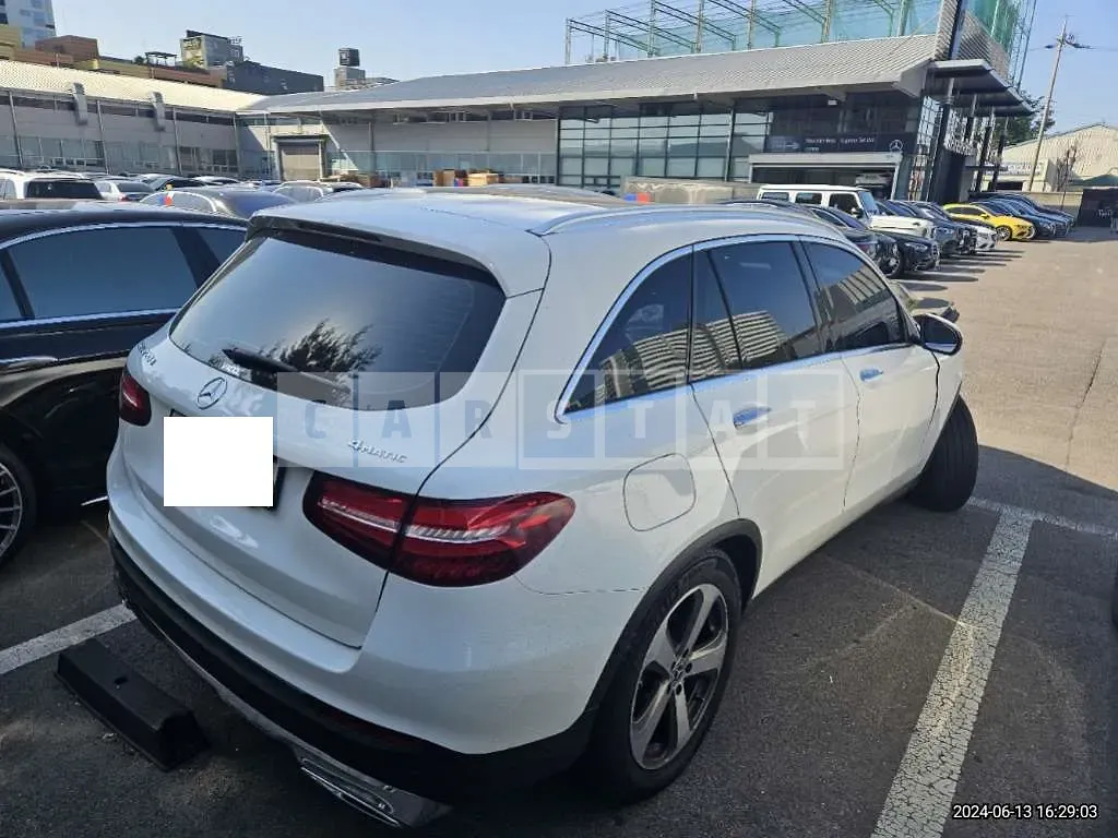 Photo 2 of 10: 2018 Mercedes-Benz GLC220d 4Matic — Korean insurance auction