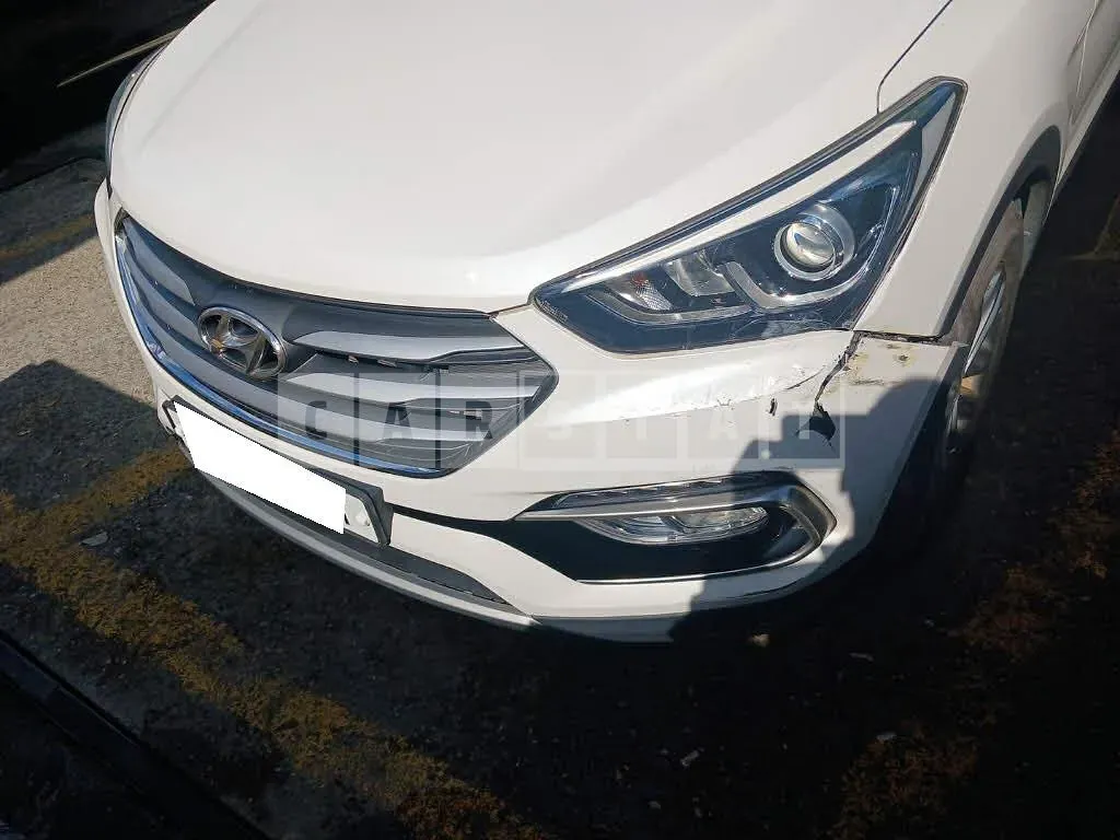 Photo 2 of 17: 2016 Hyundai Santa Fe, VIN KMHSW81UBGU637817 — Korean insurance auction