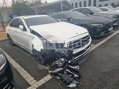 Photo 1 of 33: 2023 Mercedes-Benz E250, VIN W1KZF4FB7PB178837 — Korean insurance auction