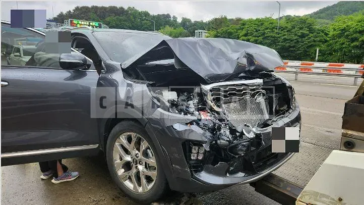 Photo 2 of 4: 2019 Kia Sorento 2.0 — Korean insurance auction