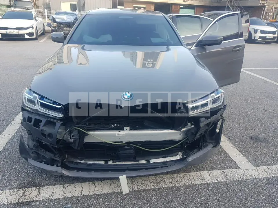 Photo 2 of 23: 2022 BMW 530e, VIN WBA51AG04NCK20596 — Korean insurance auction