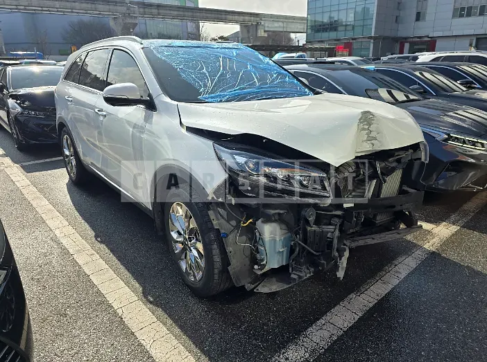 Photo 2 of 16: 2018 Kia Sorento, VIN KNAPH81BBJA466132 — Korean insurance auction