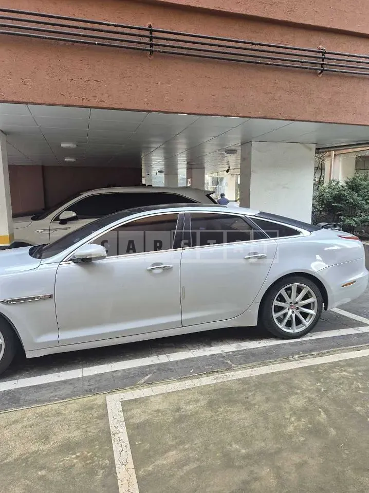 Photo 2 of 11: 2017 Jaguar XJ 3.0d — Korean insurance auction